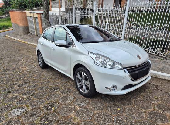 PEUGEOT 208 1.6 GRIFFE 16V FLEX 4P MANUAL PEUGEOT 208 1.6 GRIFFE 16V FLEX 4P MANUAL